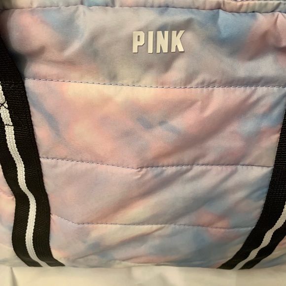 VICTORIA SECRET 🎀 “PINK” PURPLE,PINK & BLUE TIE DYE QUILTED DUFFLE BAG TOTE-NEW - Picture 7 of 7